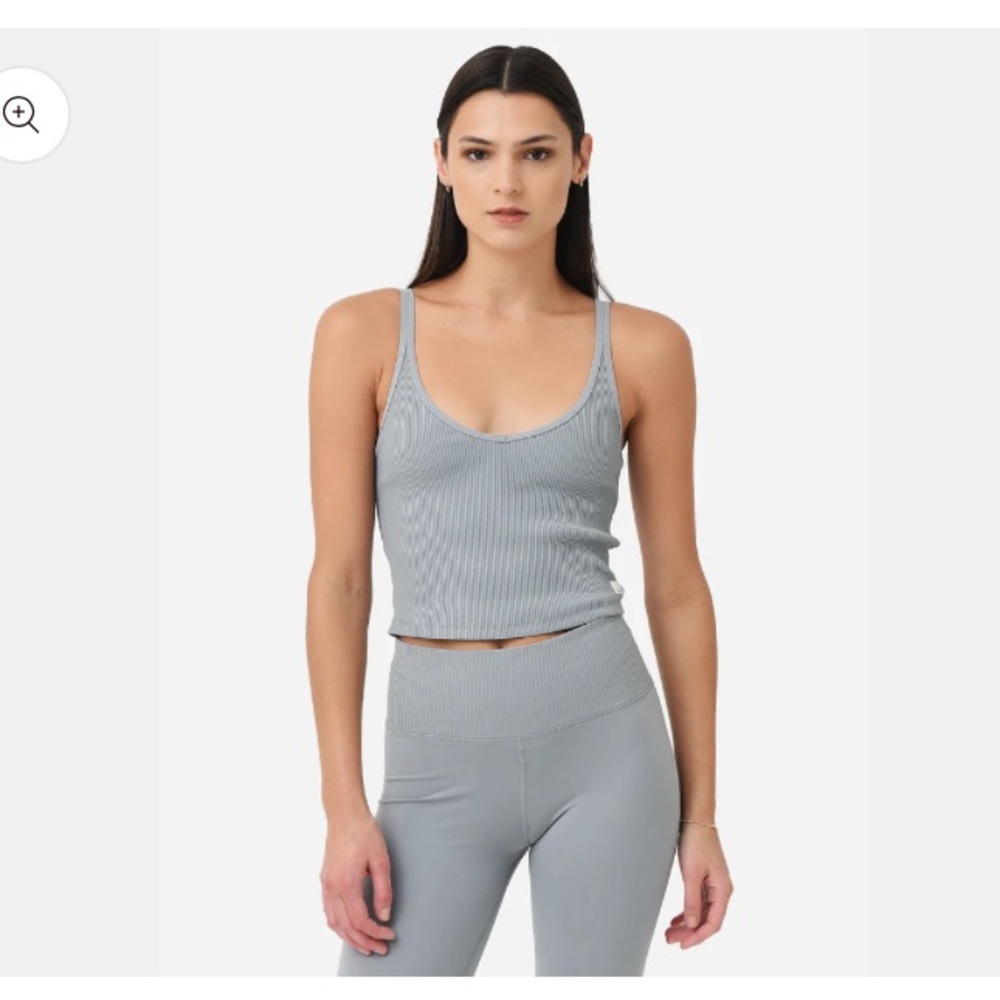 Vuori Women's Light Grey Ribbed Scoop Crop Tank